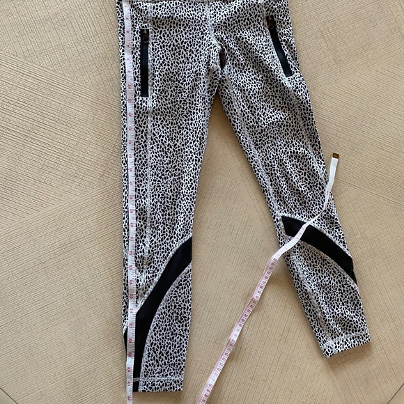 Lululemon Inspire Tight II Mesh Miss Mosaic white black 2 - Picture 9 of 13